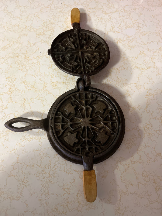 E.G. Simmons Cast Iron Waffle Maker Vintage