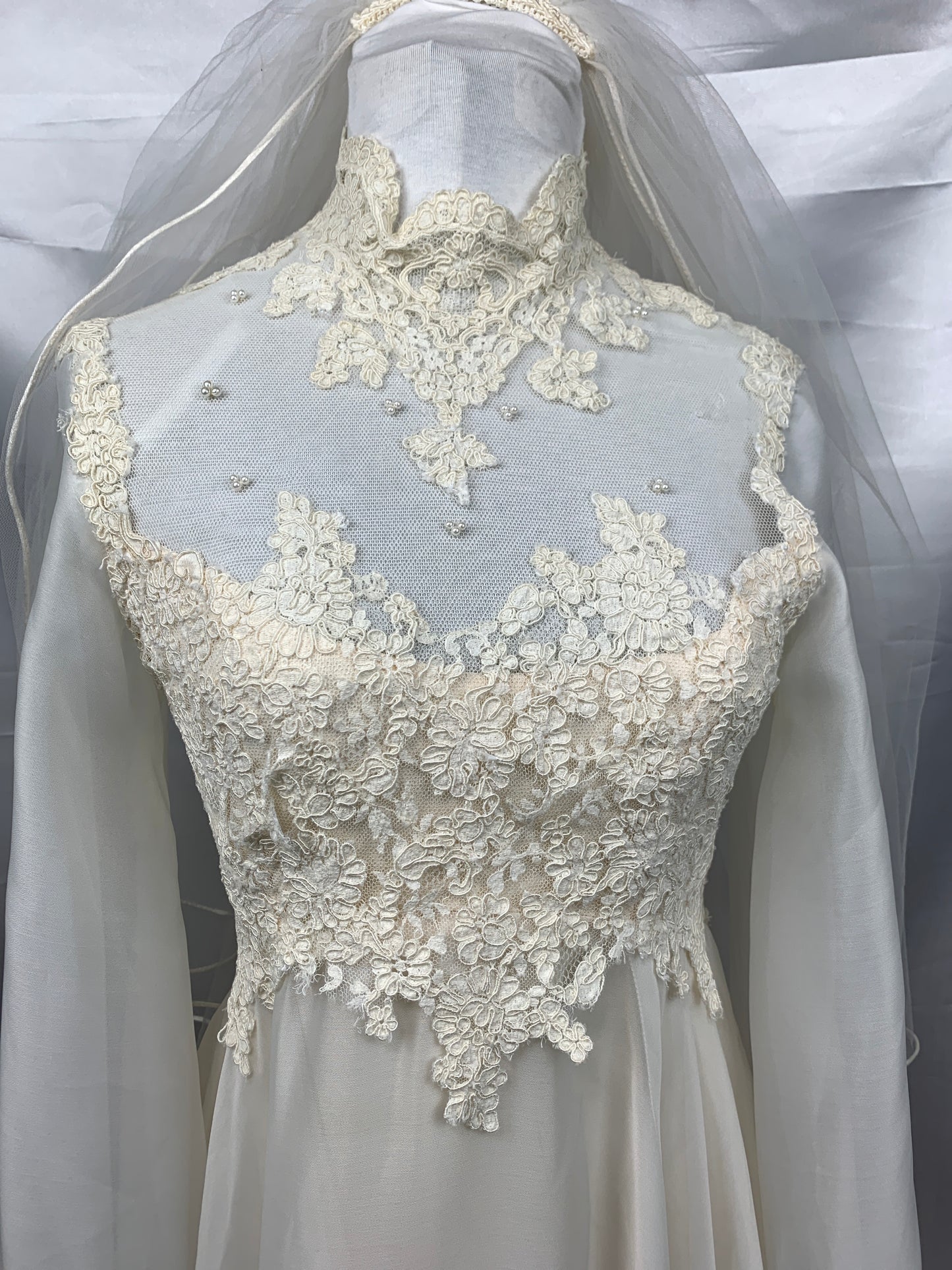 Wedding Dress & Veil Cream XS/Small W6