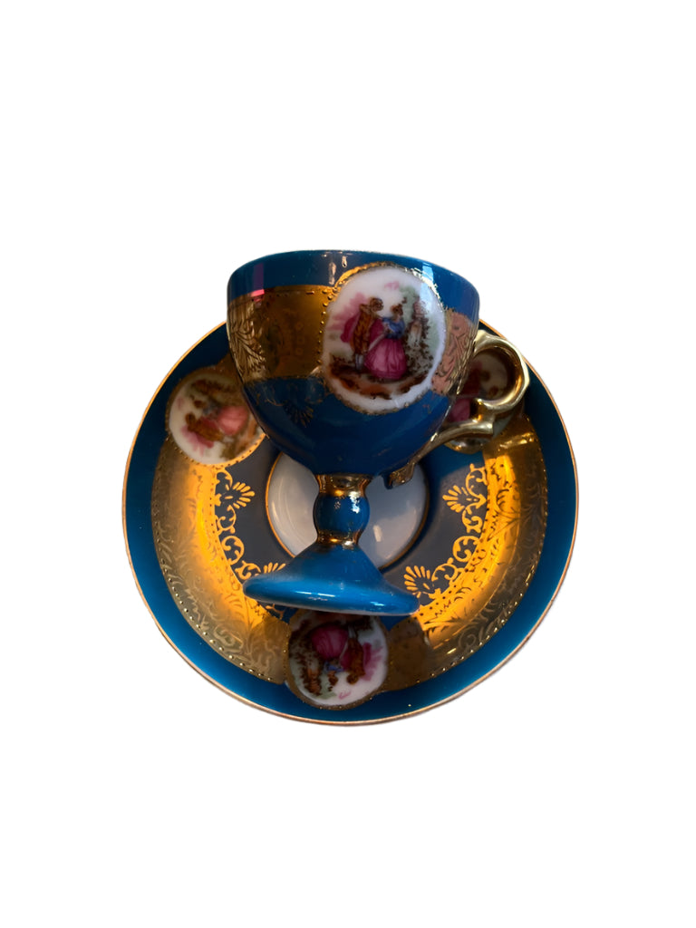 Royal VIENNA 1620 Courting Couple Demitasse Pedestal hand painted cup & saucer