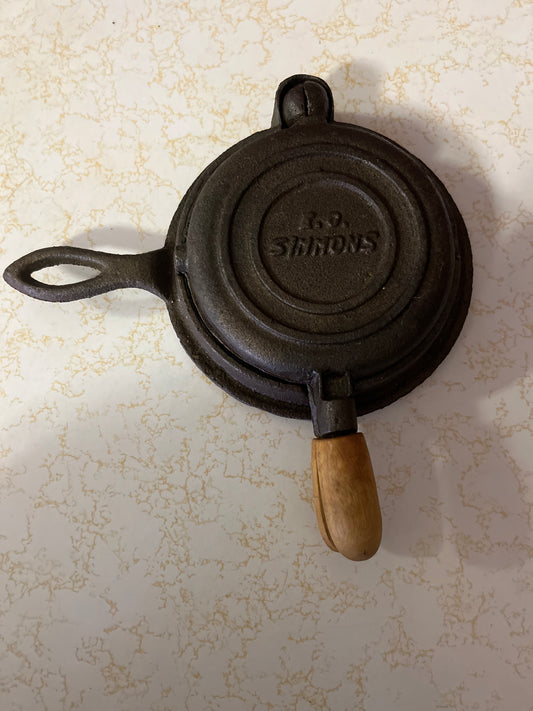 E.G. Simmons Cast Iron Waffle Maker Vintage