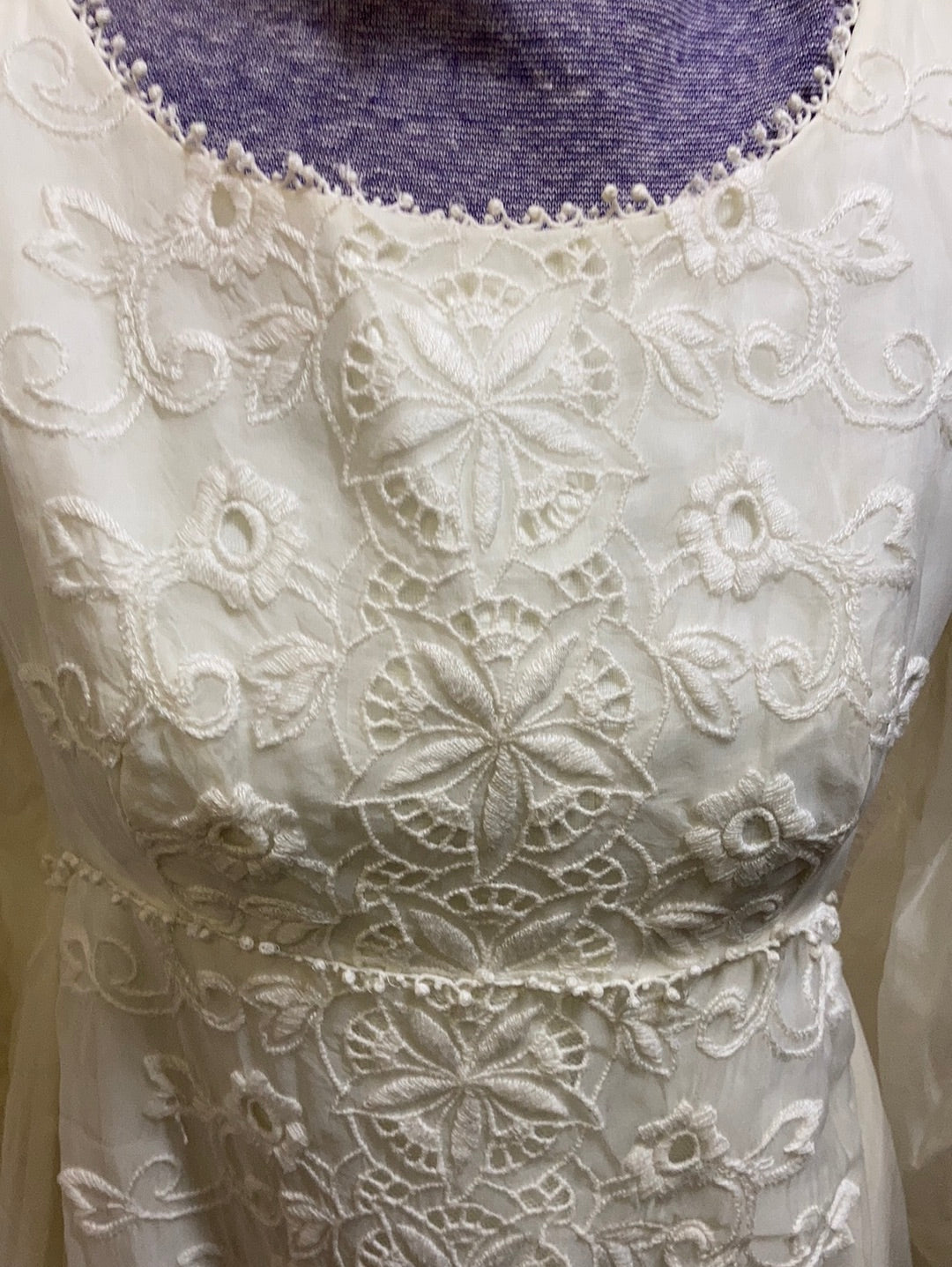 Vintage Off White Wedding Dress & Veil Long Sleeve Size 10 -12