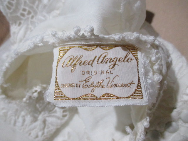 Vintage Off White Wedding Dress & Veil Long Sleeve Size 10 -12