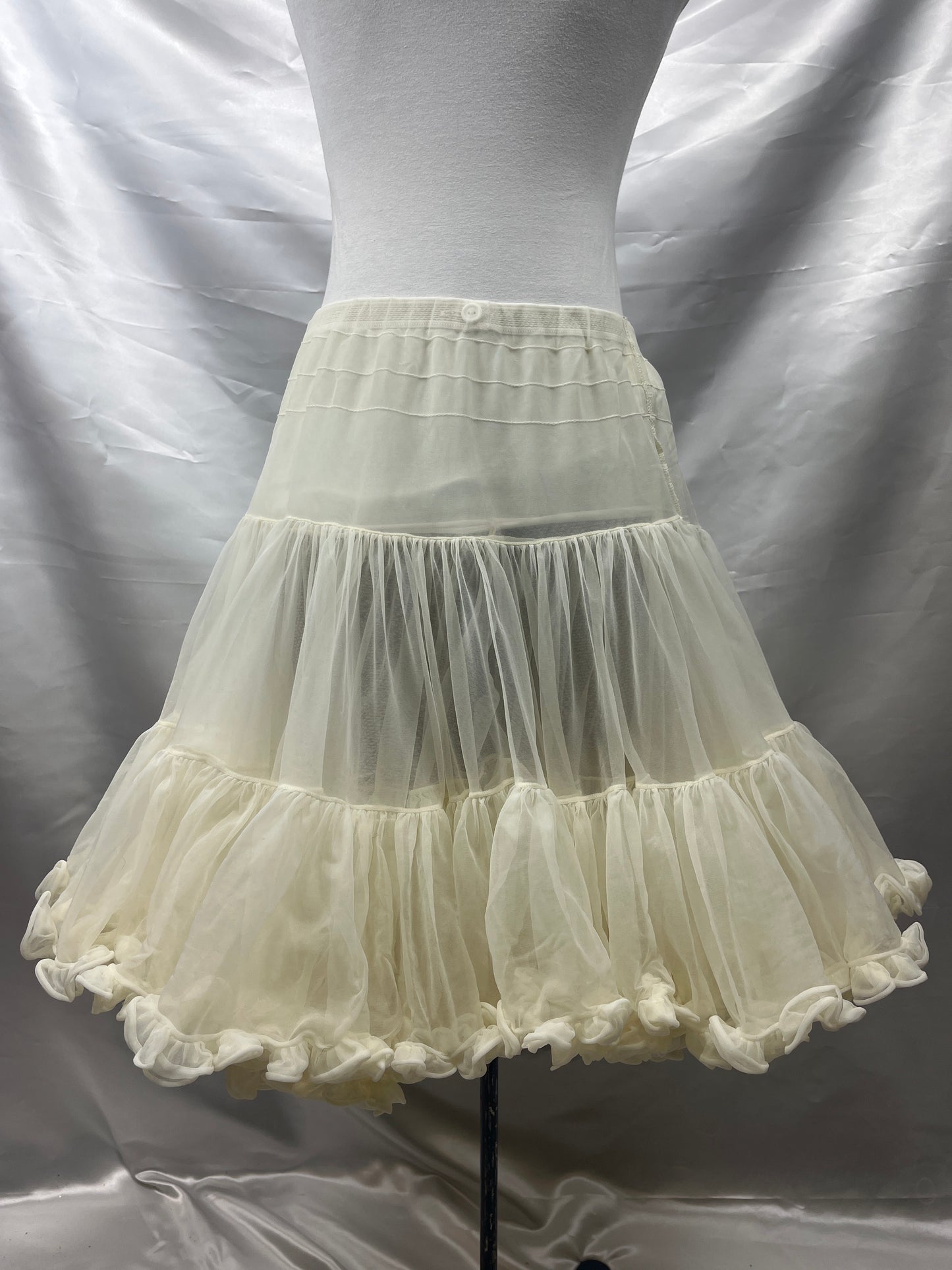 Vintage Ladies 2 layer Cream Rockabilly Petticoat, Crinoline OS- Preowned