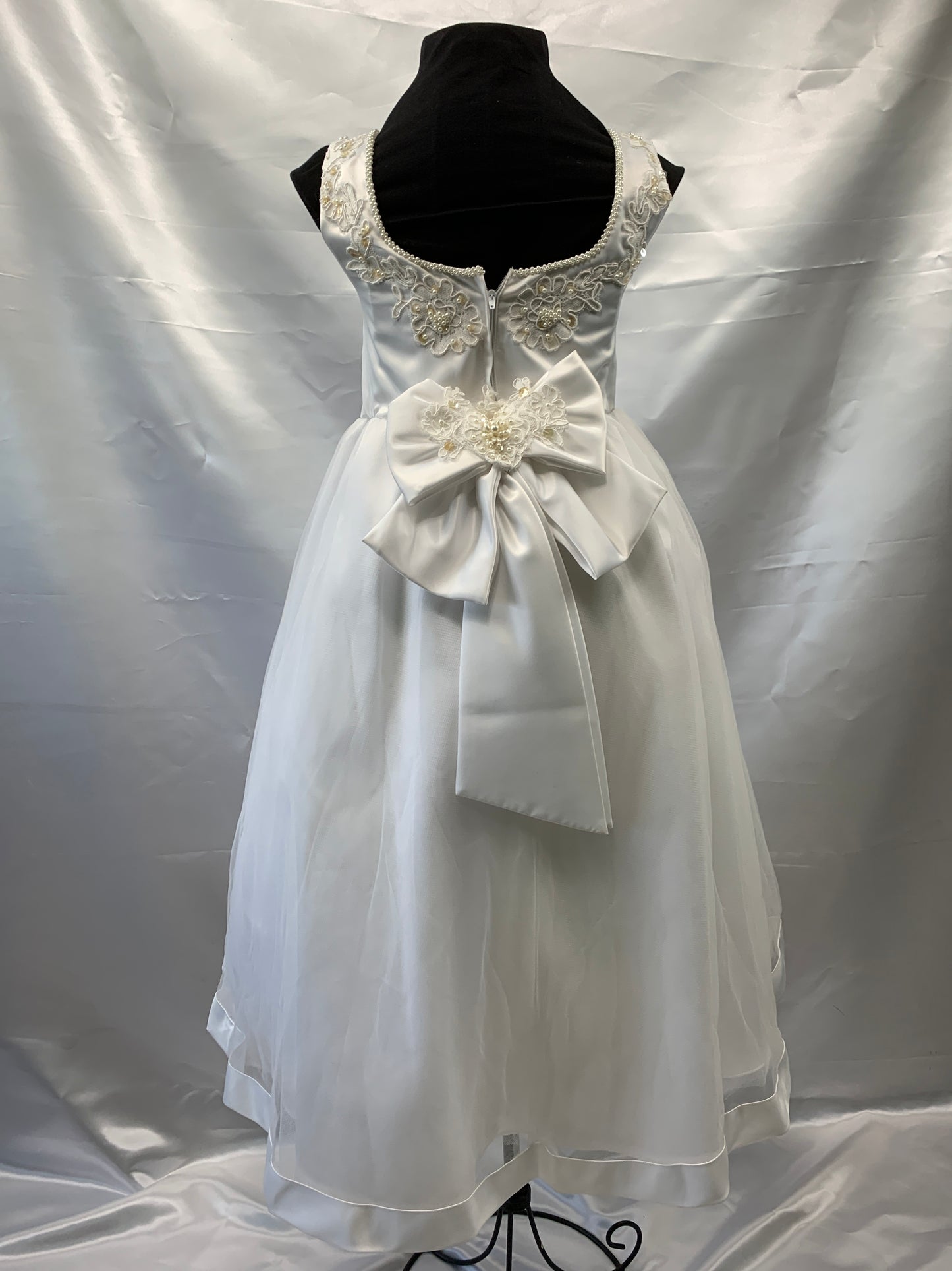 1st Communion or Flower Girl Dress Size 6 Sleeveless