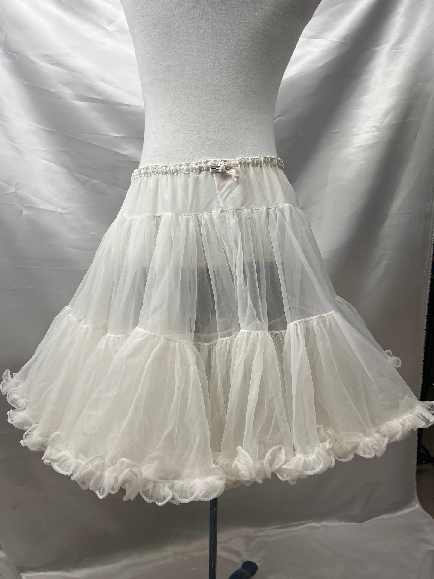 Vintage Ladies 2 layer White Rockabilly Petticoat, Crinoline OS- Preowned