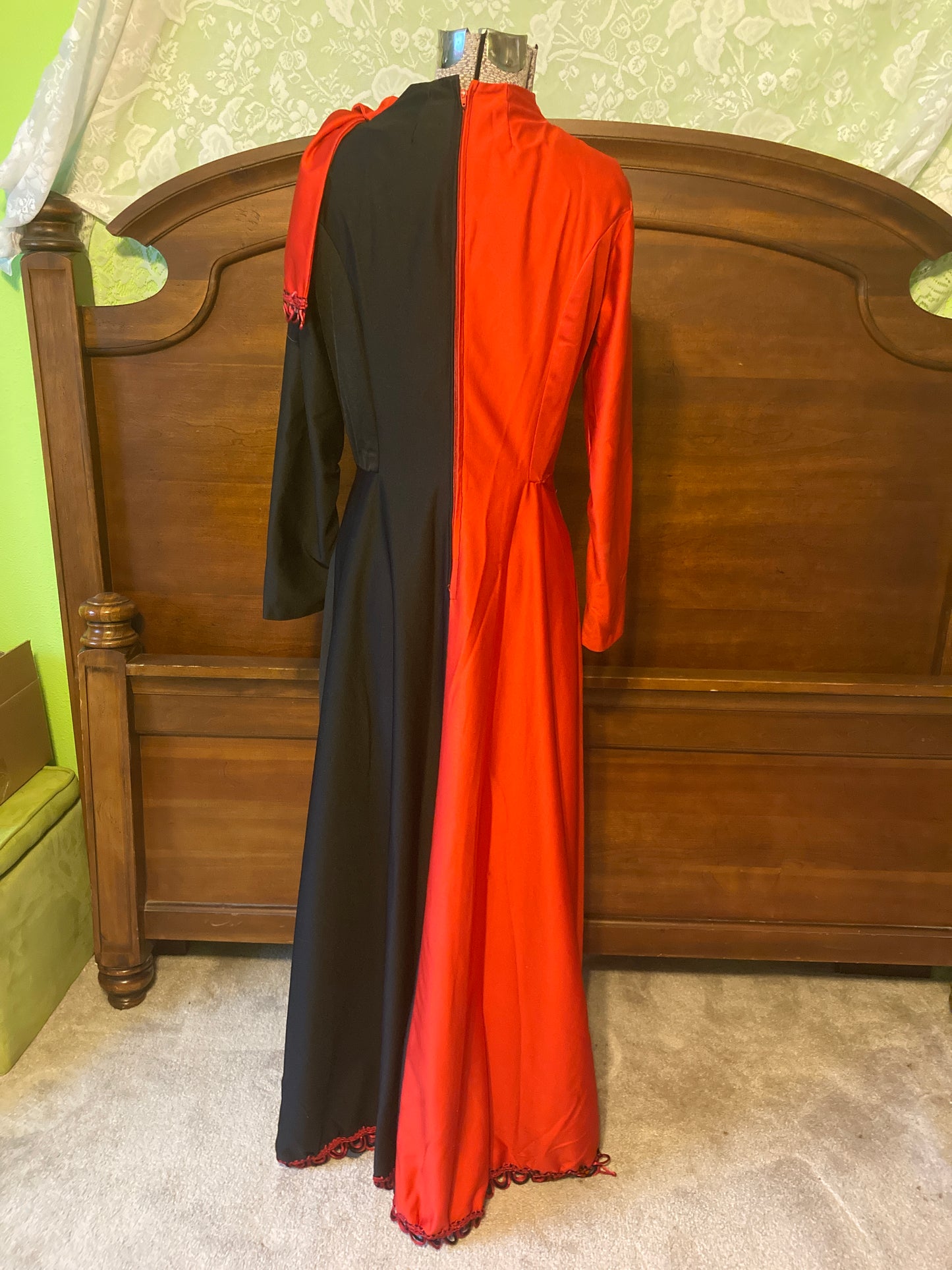 Red & Black Cruella D'Ville Dress Adult Halloween Costume Small/Medium